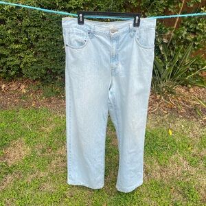 Levi’s women’s high waisted straight jeans size 32